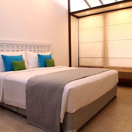 Blue Oceanic Beach Hotel Негомбо Екстер'єр фото